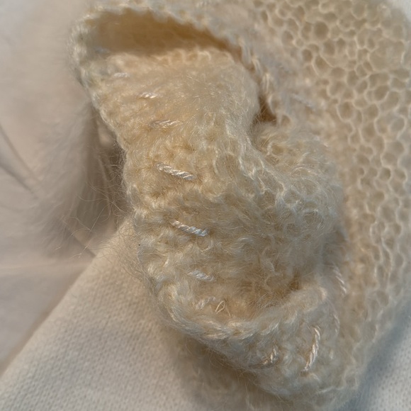 Cream scarf with hat and wool beret with feather - Picture 3 of 9
